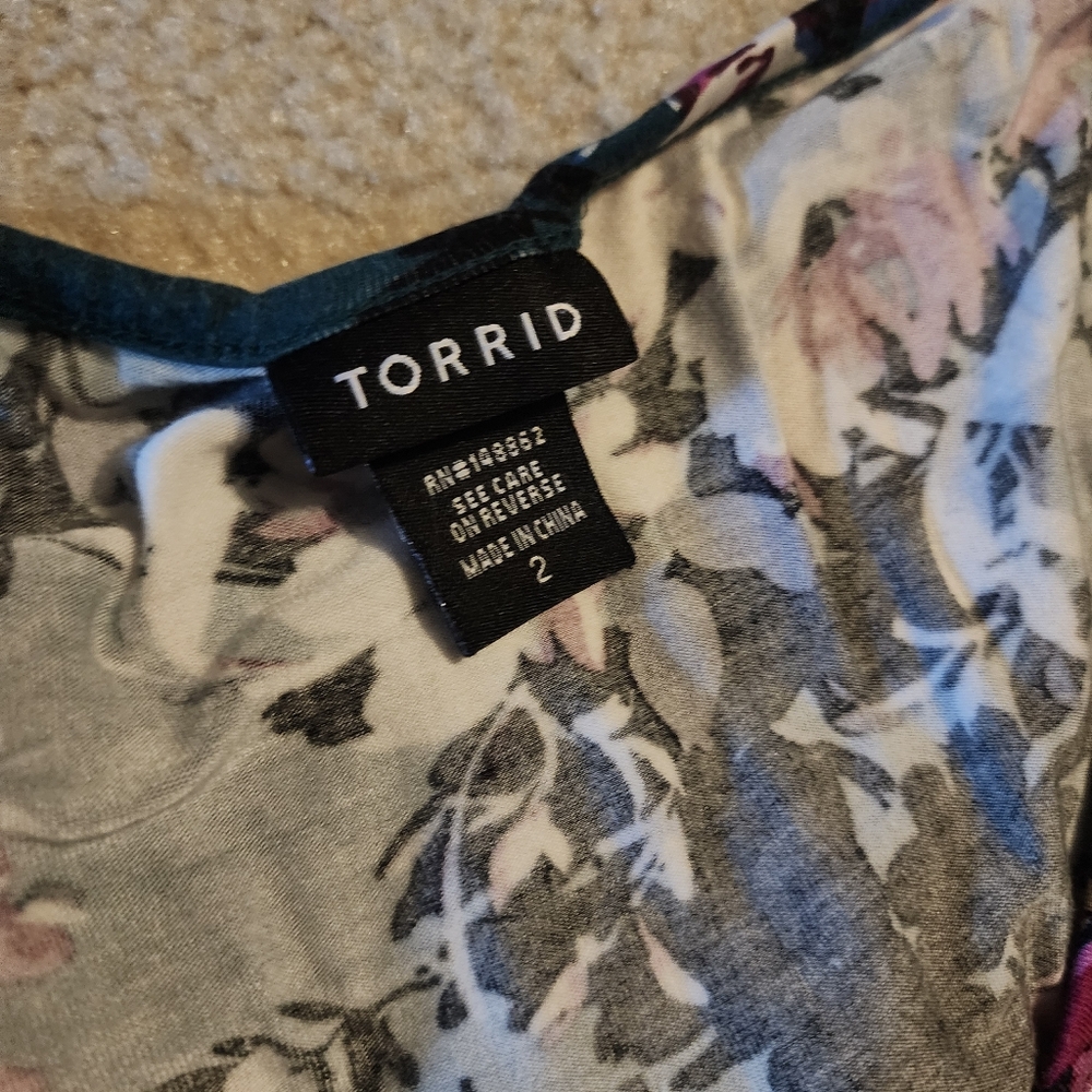 Torrid 18W-20W super soft knit green floral button down tops - Picture 3 of 5